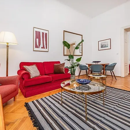 2-bedroom With Quiet Courtyard View And Free Parking Apartman *