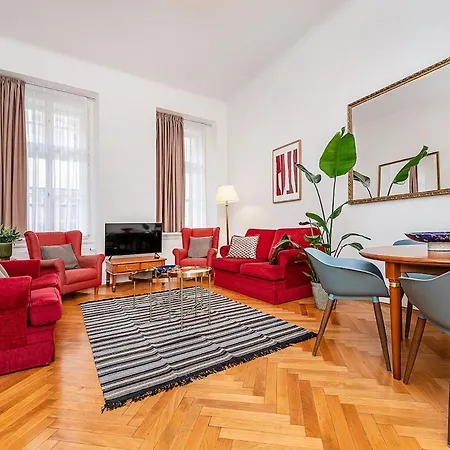 Apartman 2-bedroom With Quiet Courtyard View And Free Parking *
