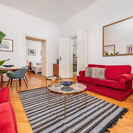 Apartman 2-bedroom With Quiet Courtyard View And Free Parking Prága