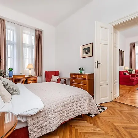 Apartman 2-bedroom With Quiet Courtyard View And Free Parking