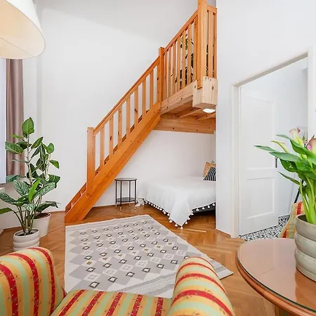 2-bedroom With Quiet Courtyard View And Free Parking