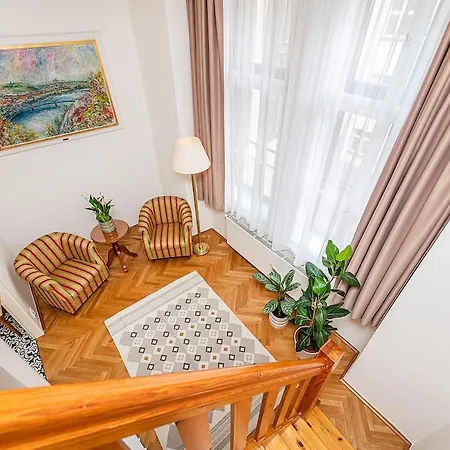 2-bedroom With Quiet Courtyard View And Free Parking