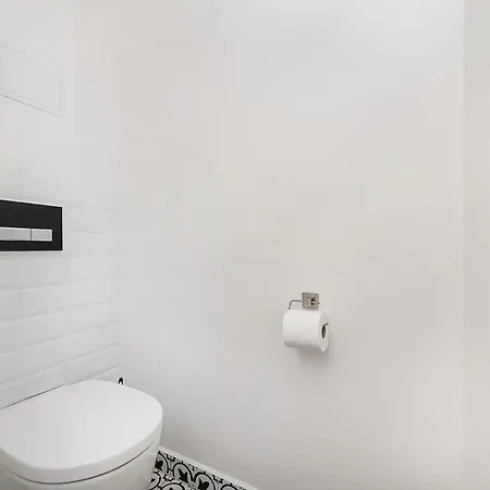 2-bedroom With Quiet Courtyard View And Free Parking Apartman *